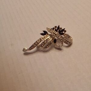 Elegant  and Black Floral Brooch 2IN FANTASY